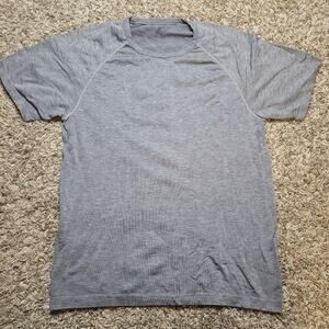 Rhone Athletic Men's Large Tee Grey Short Sleeve Shirt